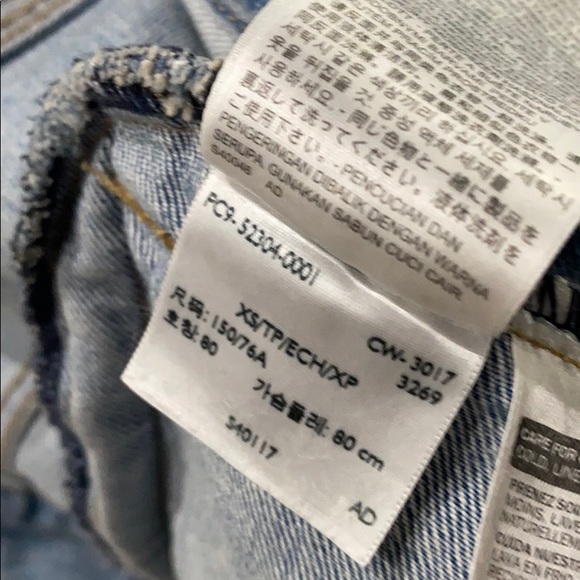 Levi’s Oversized Destroyed Denim Jacket - Picture 9 of 11